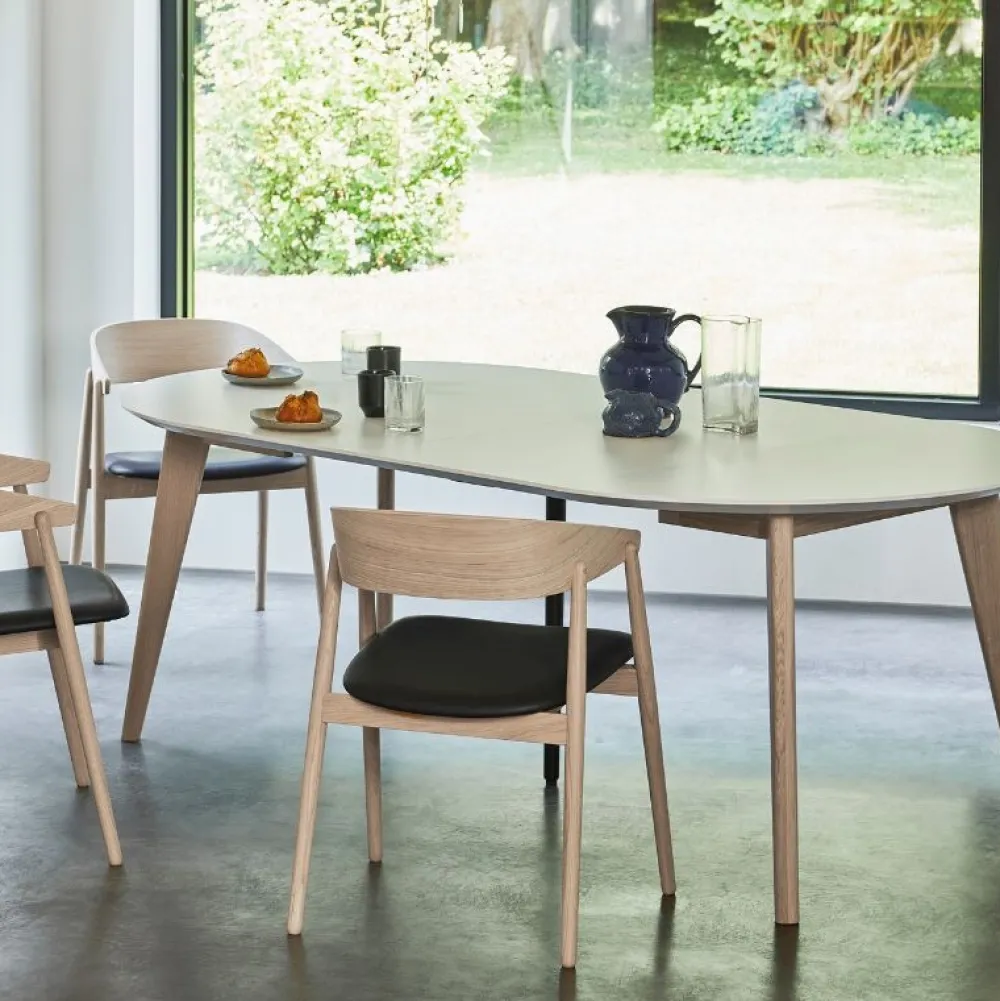 Andersen Furniture Stue|Stole>AC2 Stol Hvidpigmenteret Mat Lakeret Bøg Sort PU Læder