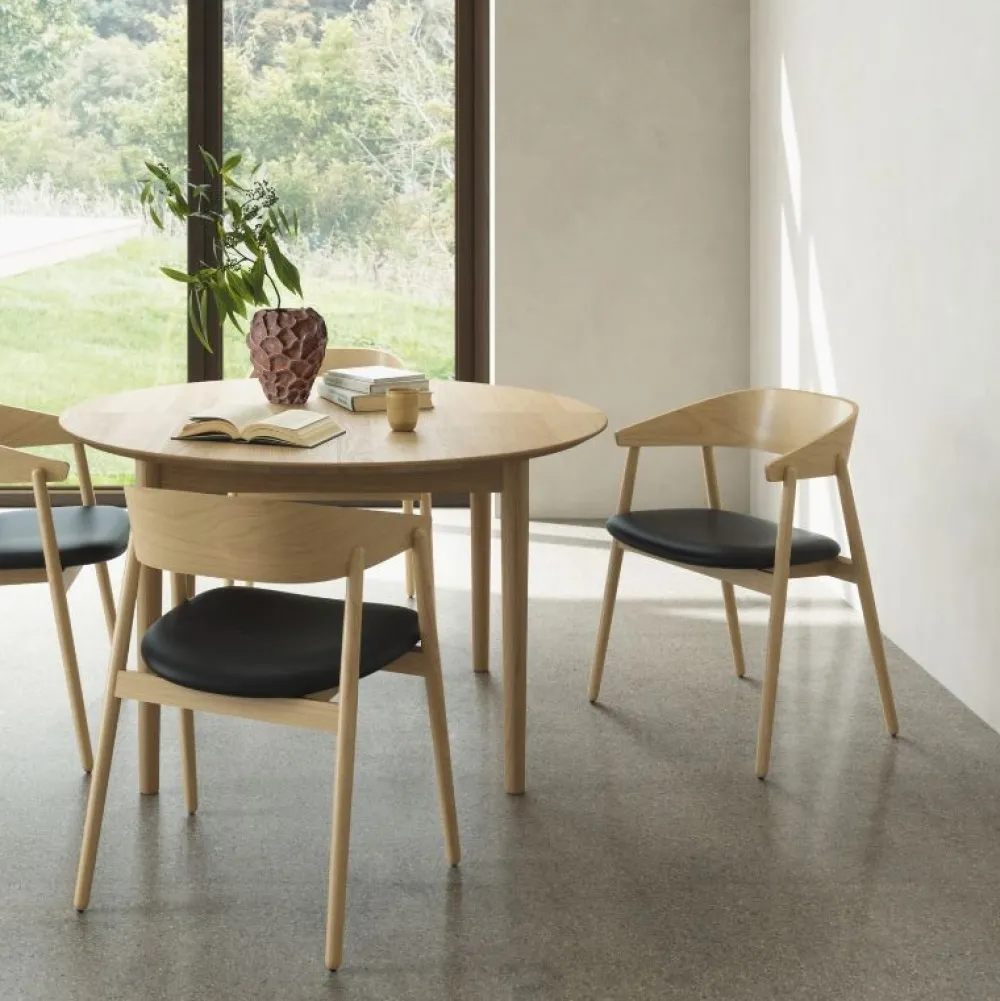 Andersen Furniture Stue|Stole>AC2 Stol Hvidpigmenteret Mat Lakeret Bøg Sort PU Læder