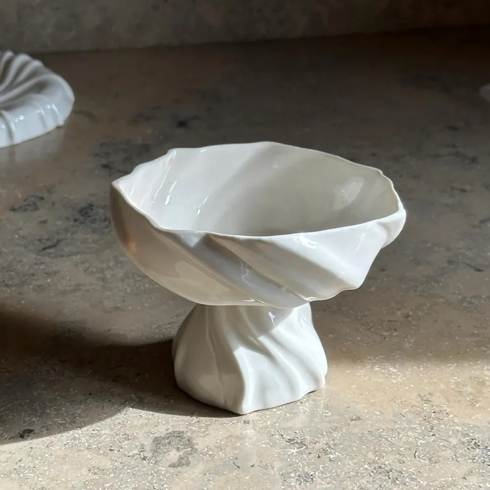 Atelier Marée Keramik & Porcelæn>Tidevands Piedestalskål Hvid