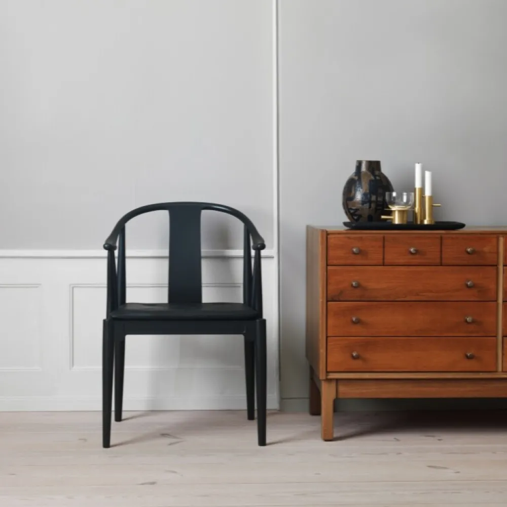Fritz Hansen Stole>4283 Kinastolen Sort Ask