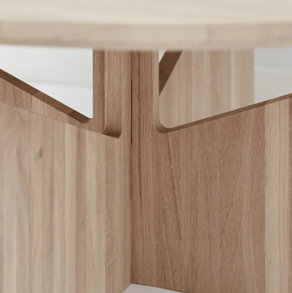 Kristina Dam Studio Borde>Simple Table Light Lacquered Oak