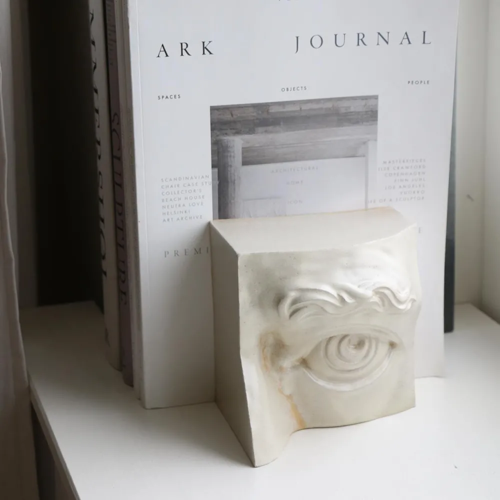 Laoru Laoru Andet Boligtilbehør|Keramik & Porcelæn>Bookend Left Eye Antique White