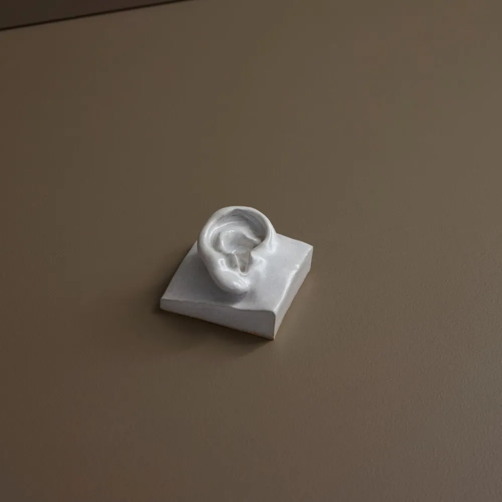 Laoru Laoru Keramik & Porcelæn>Right Ear Relief Antique White