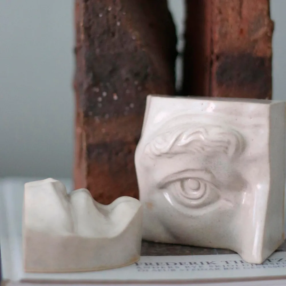 Laoru Laoru Keramik & Porcelæn>Right Eye Relief Antique White