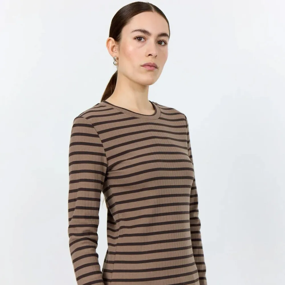 Dame Leveté Room Overdele>Neddie 2 T-shirt Dark Brown