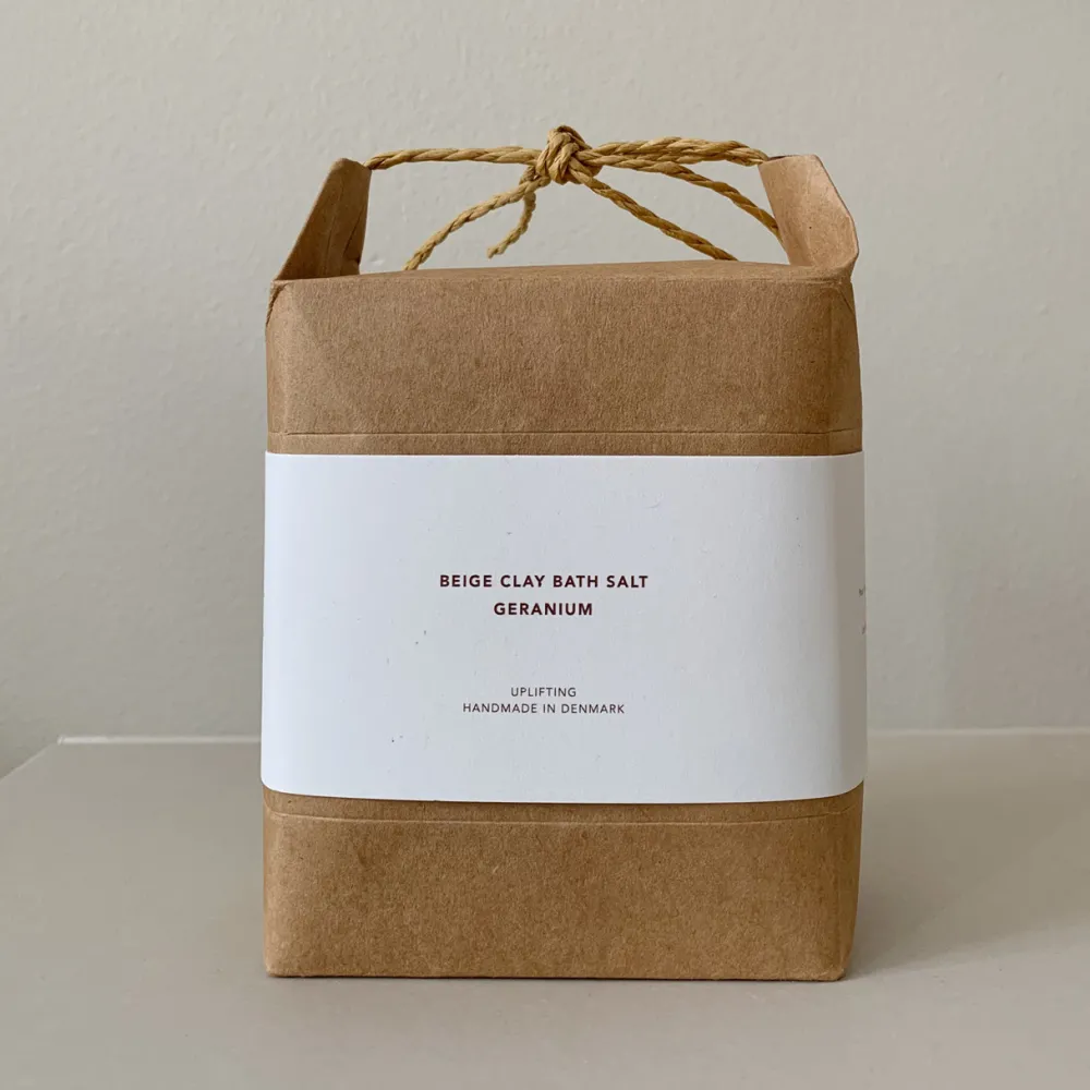 Mellow Mind Velvære>Beige Clay Bath Salt Geranium Uplifting