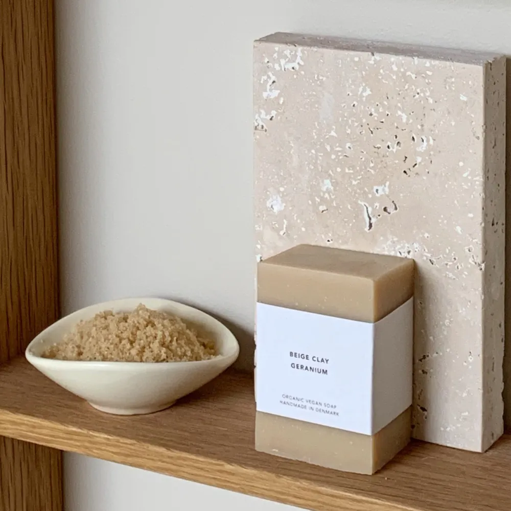 Mellow Mind Velvære>Beige Clay Bath Salt Geranium Uplifting