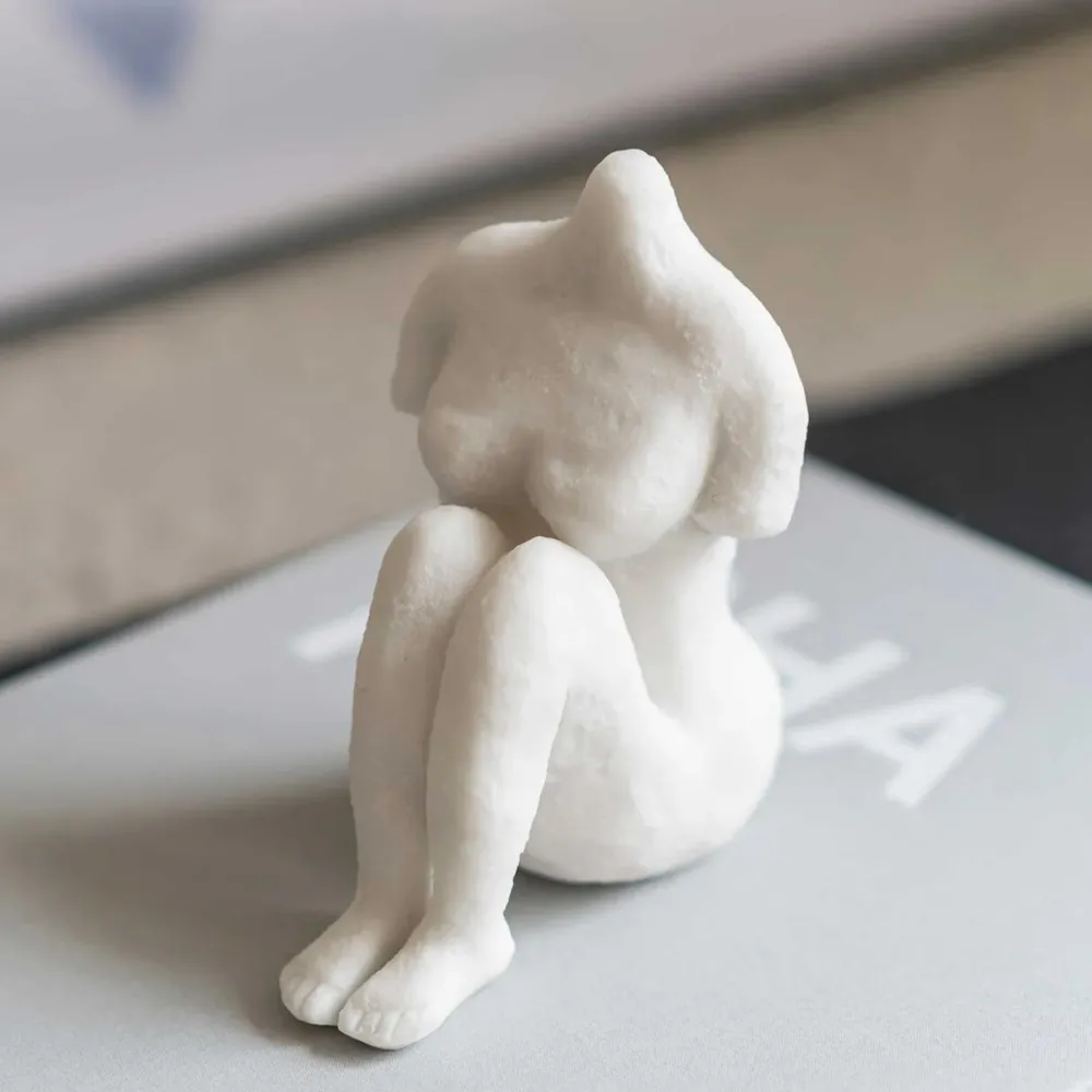 Mette Ditmer Andet Boligtilbehør|Keramik & Porcelæn>Art Piece Sitting Woman Off-White