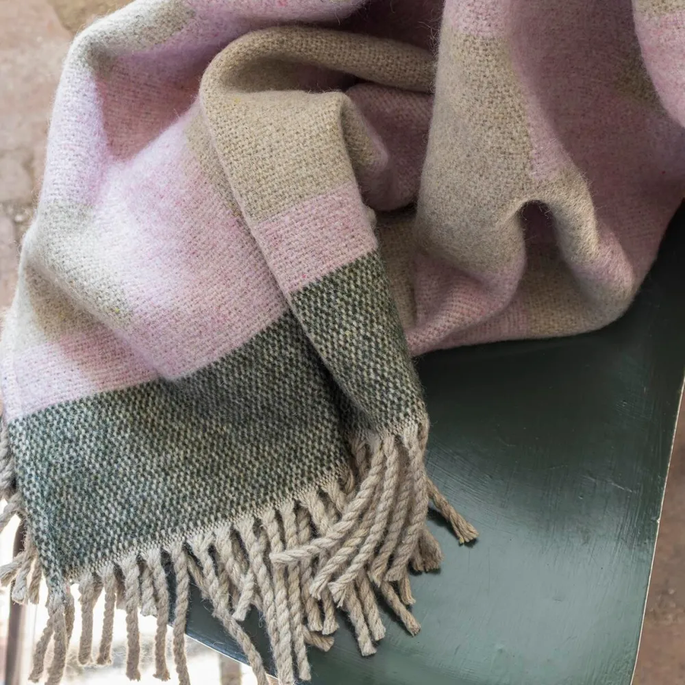 Mette Ditmer Plaider>Maze Throw Powder Rose