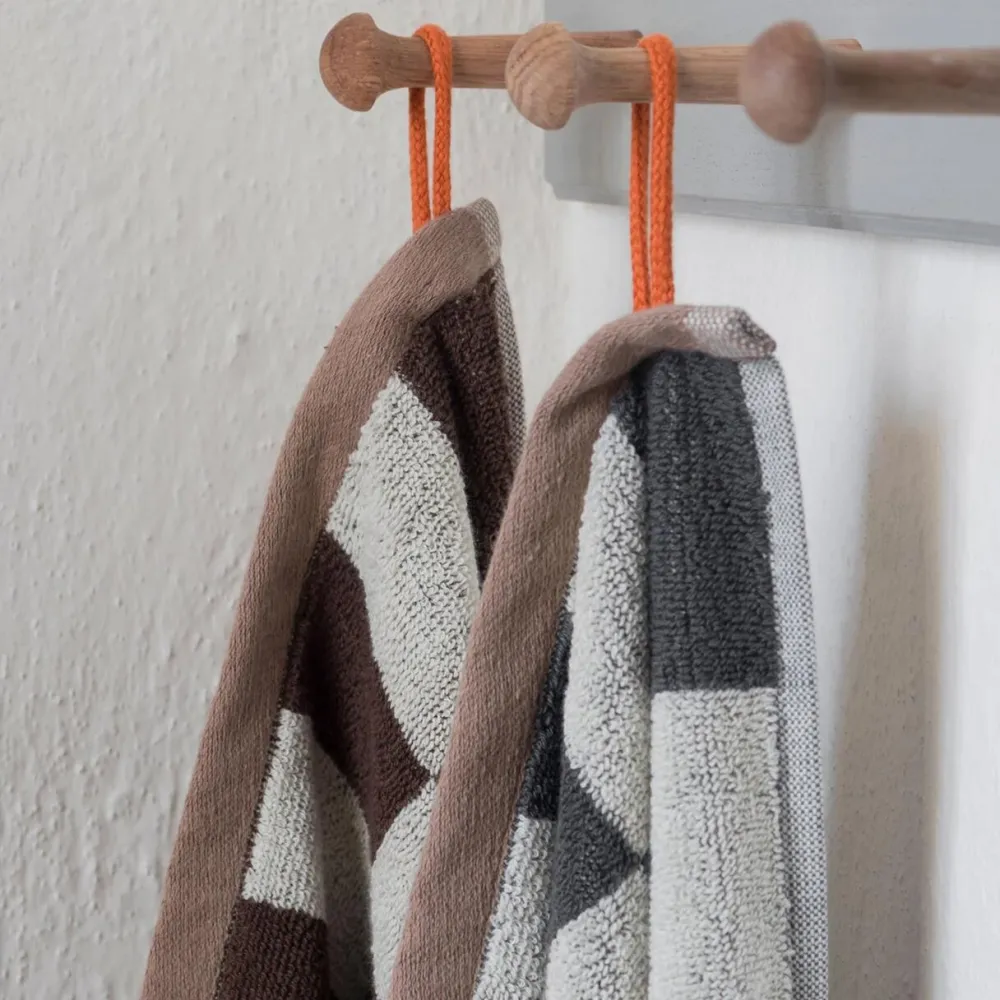 Mette Ditmer Badeværelse|Badtekstiler>Retro Hand Towel Chocolate