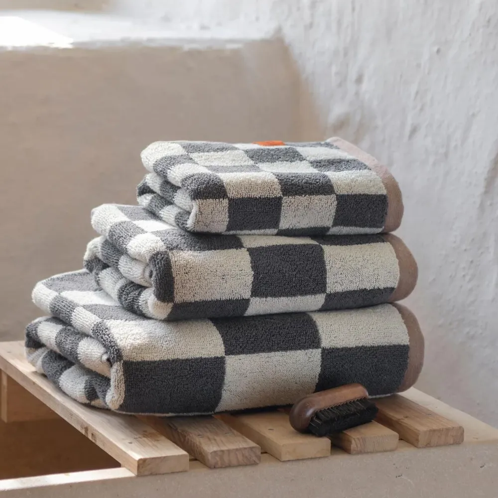 Mette Ditmer Badeværelse|Badtekstiler>Retro Hand Towel Dark Grey