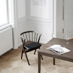 Sibast Furniture Stue|Stole>No 8 Chair Mørkolieret Eg Sort Saga Læder