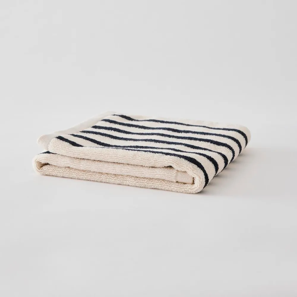 Tell Me More Badeværelse>Bonnie Hand Towel Black