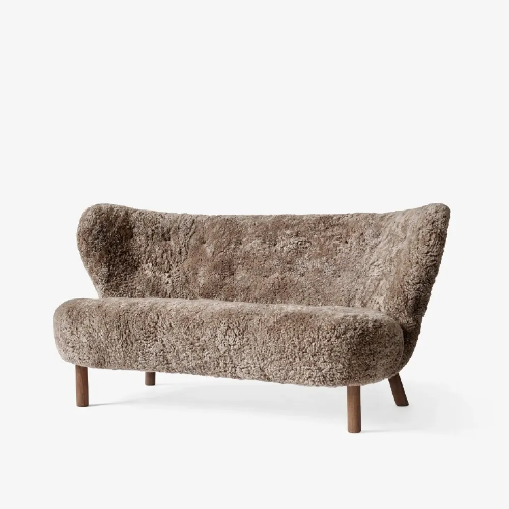 &Tradition Stue|Sofaer>Lille Petra VB2 Sofa Sahara Sheepskin Walnut Legs