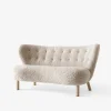 &Tradition Stue|Sofaer>Lille Petra VB2 Sofa Moonlight Sheepskin Oak Legs