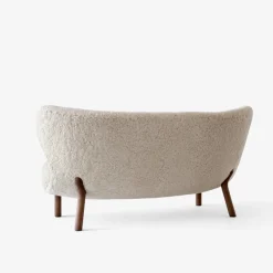 &Tradition Stue|Sofaer>Lille Petra VB2 Sofa Moonlight Sheepskin Walnut Legs