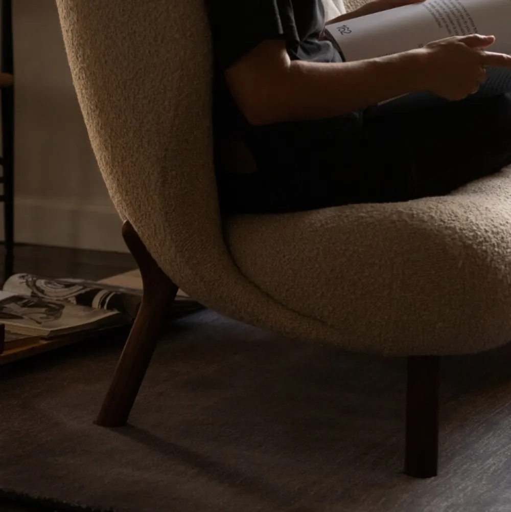 &Tradition Stue|Sofaer>Lille Petra VB2 Sofa Karakorum 003 Walnut Legs
