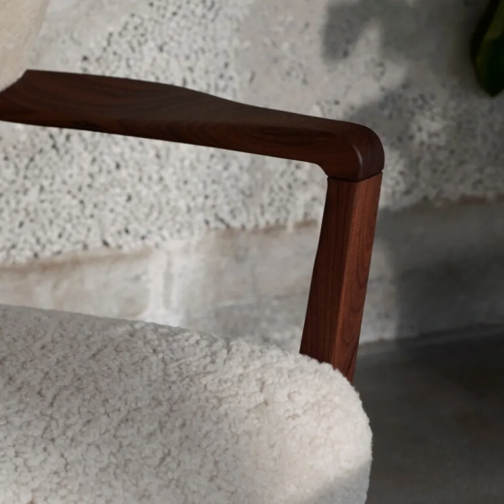 &Tradition Stue|Stole>Wulff ATD2 Moonlight Sheepskin Oiled Walnut
